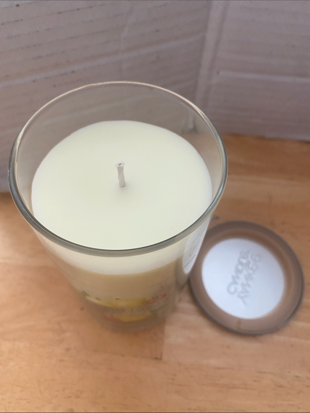 Yankee Candle Iced Berry Lemonade Jar Candle NWT 14.25 oz smells amazing - Picture 4 of 5